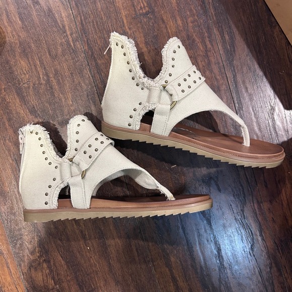 Very G Journey Gladiator Sandal Womens 11 Cream Thong Studded Boho Canvas New - Picture 5 of 7